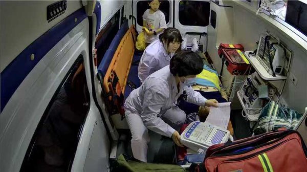 炒股配资官方 长春机场争分夺秒成功抢救突发心脏病旅客