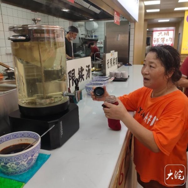 线上股票配资门户网 合肥一家面馆内设免费乒乓球室 老板吐露心声：与自身经历有关